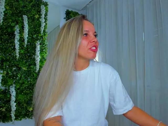 Freechat ZinaSquirts on BongaCams