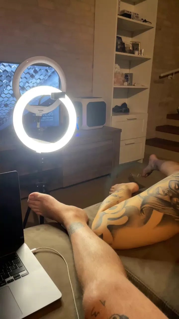 Offline dollyredyxx on Cam4