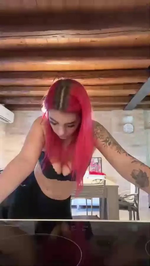 Offline dollyredyxx on Cam4