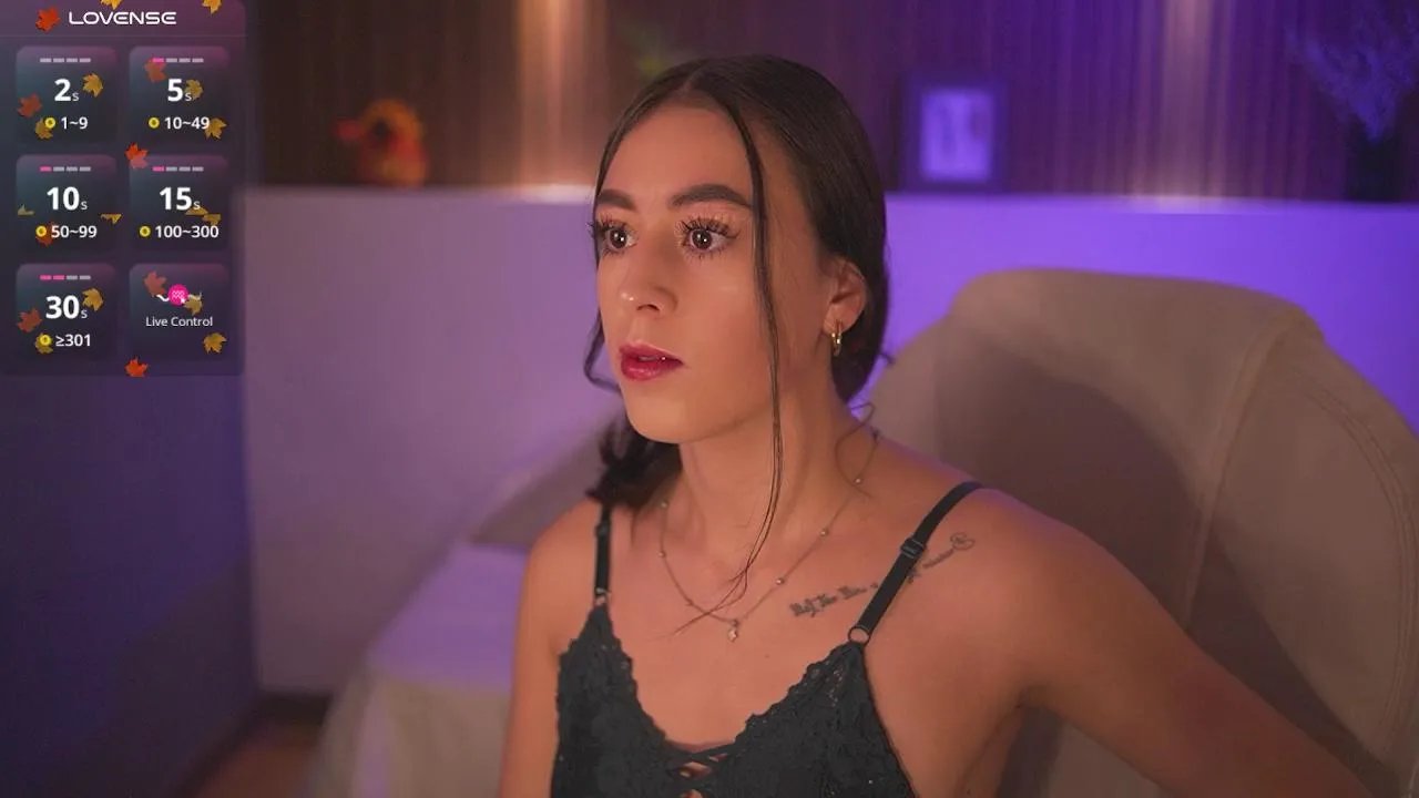 Saracollins1 on Cam4 