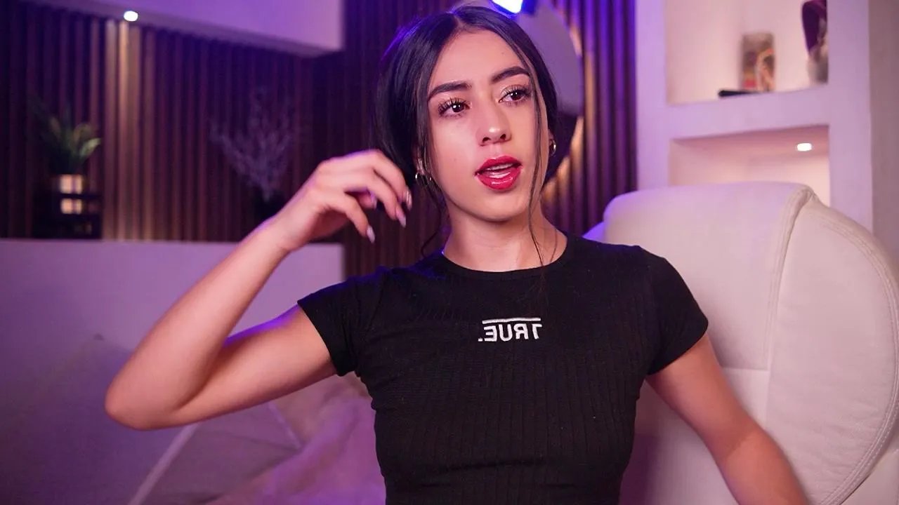 Saracollins1 on Cam4 