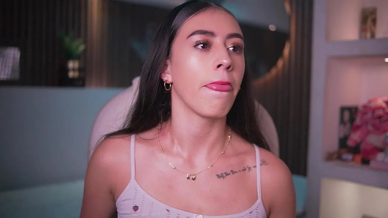 Saracollins1 on Cam4 