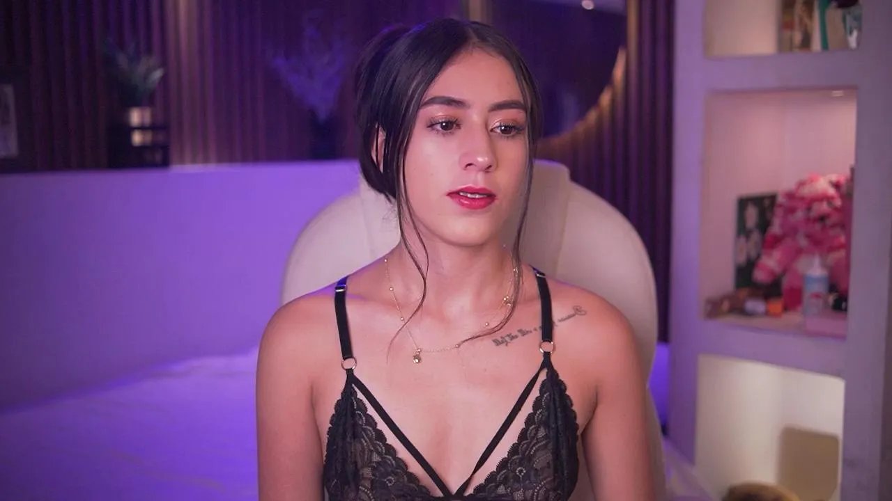 Saracollins1 on Cam4 