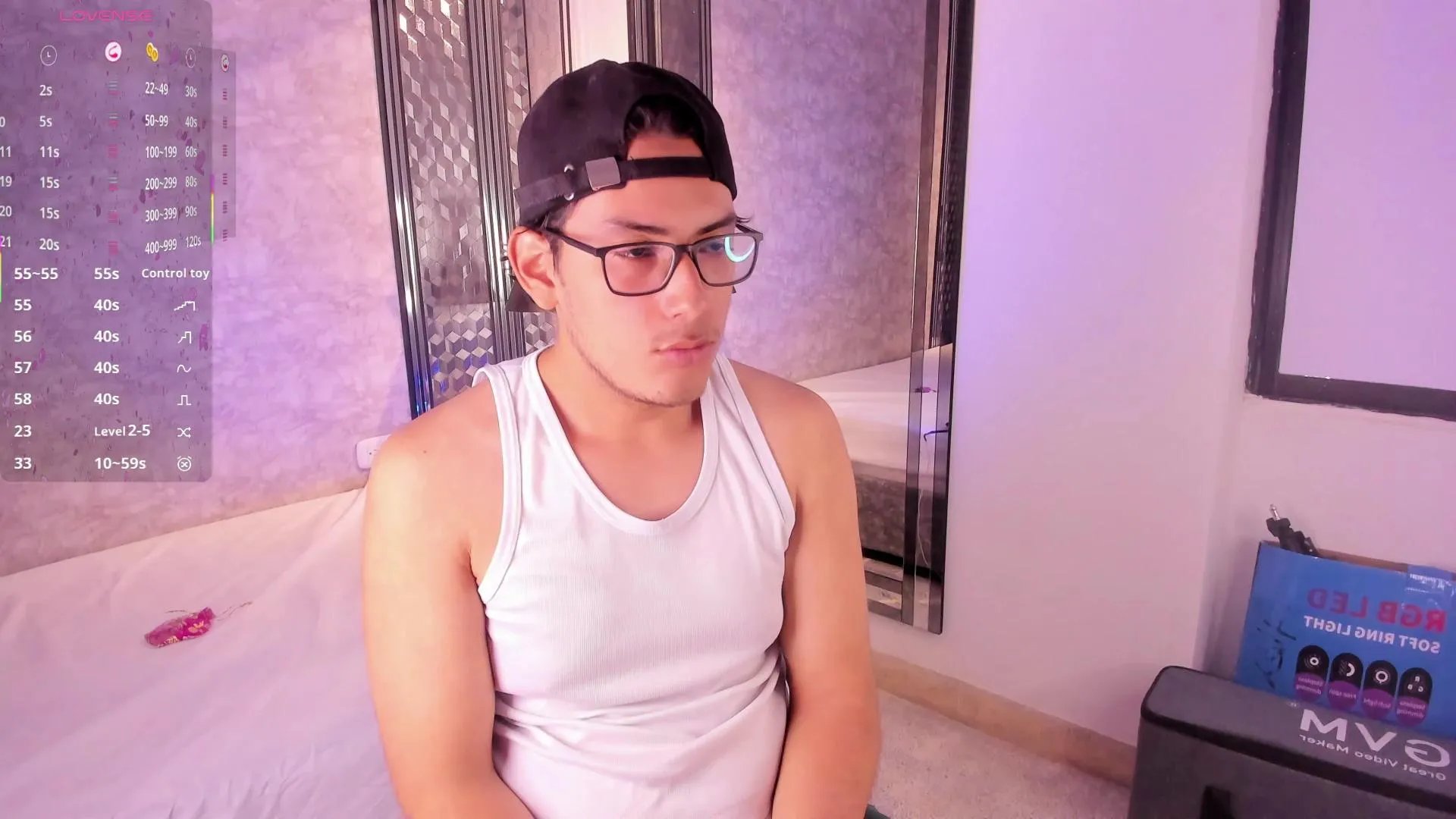 Freechat TheoHart on Cam4