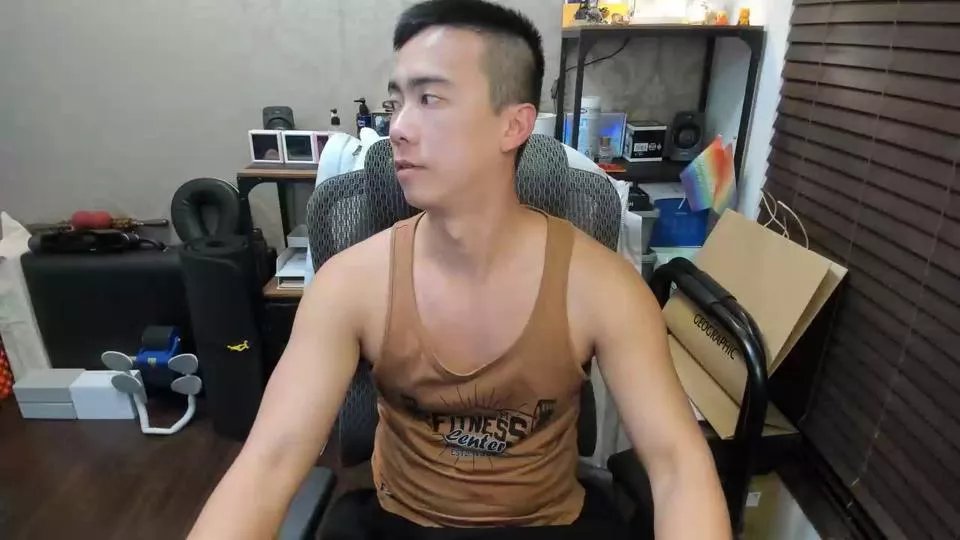 Offline UransW on Cam4