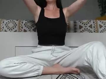 Freechat cuteemouse on Chaturbate