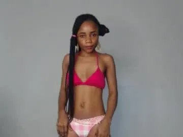 Freechat ellababy8 on Chaturbate