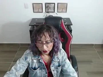 Private emmilychevalier on Chaturbate