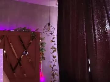 Freechat haelycute on Chaturbate