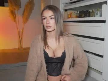 Freechat hotbella_ on Chaturbate