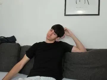 Freechat hotflirtyfella on Chaturbate