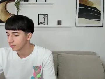 Freechat hotflirtyfella on Chaturbate