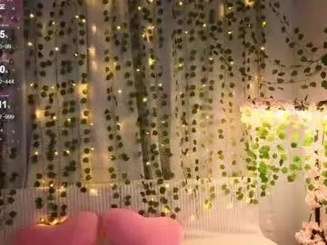 Freechat kira_briis on Chaturbate