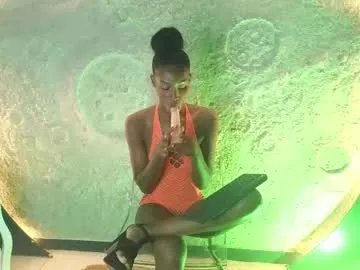 Freechat kloee_12 on Chaturbate