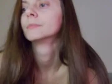 Freechat lilyroselyn on Chaturbate