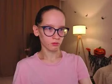 Freechat lynettebails on Chaturbate