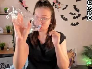 noora_moore on Chaturbate 