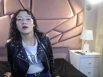 Freechat pettymoon on Chaturbate