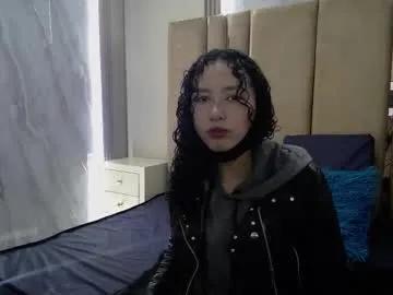 Freechat pettymoon on Chaturbate