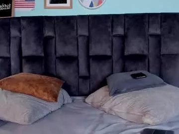 Freechat ririibrunette__ on Chaturbate