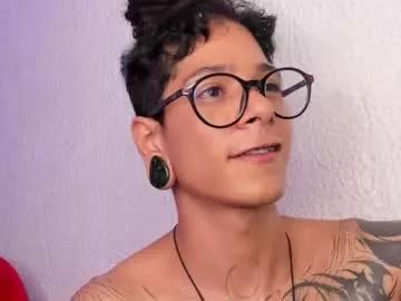 Freechat tayhlorstronghold on Chaturbate