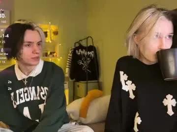 veryraretwins on Chaturbate