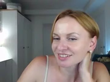 Freechat yummylilya on Chaturbate