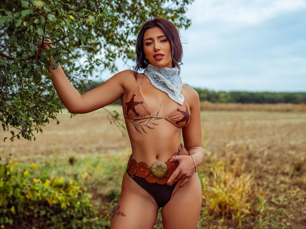 LiveJasmin Kaylee is Freechat Kaylee — I love getting lost in a painting, chasing the perfect light with my camera, and breathing in the silence at the top of a mountain.