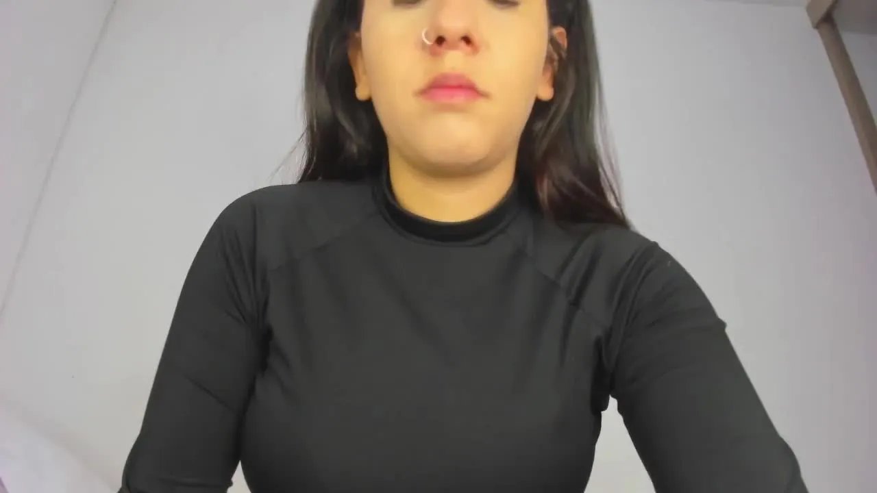 Offline CassandraWhite on Streamray