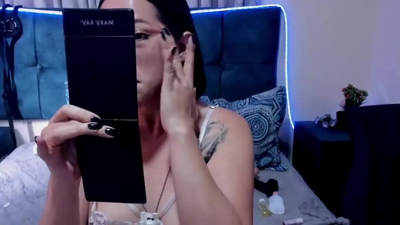 Offline JessyLuxs on Streamray