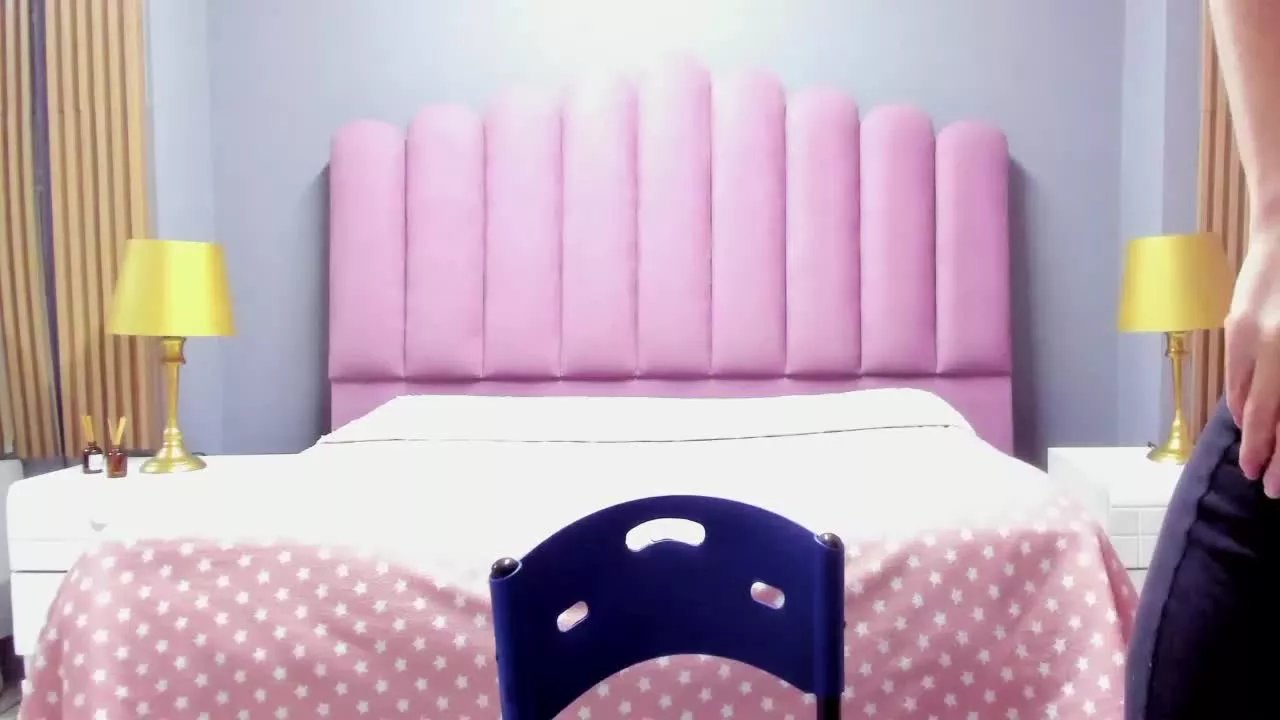 Offline MiaRogers on Streamray