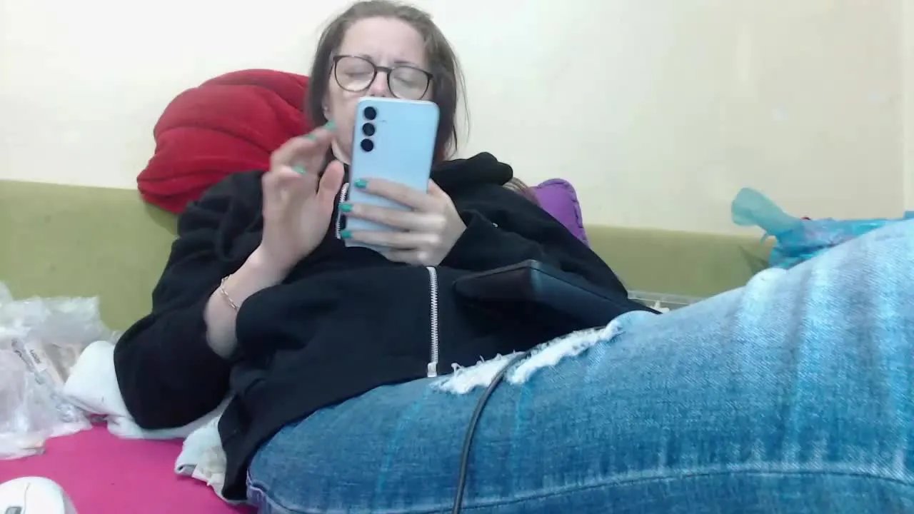 Offline RafaBBGirl on Streamray