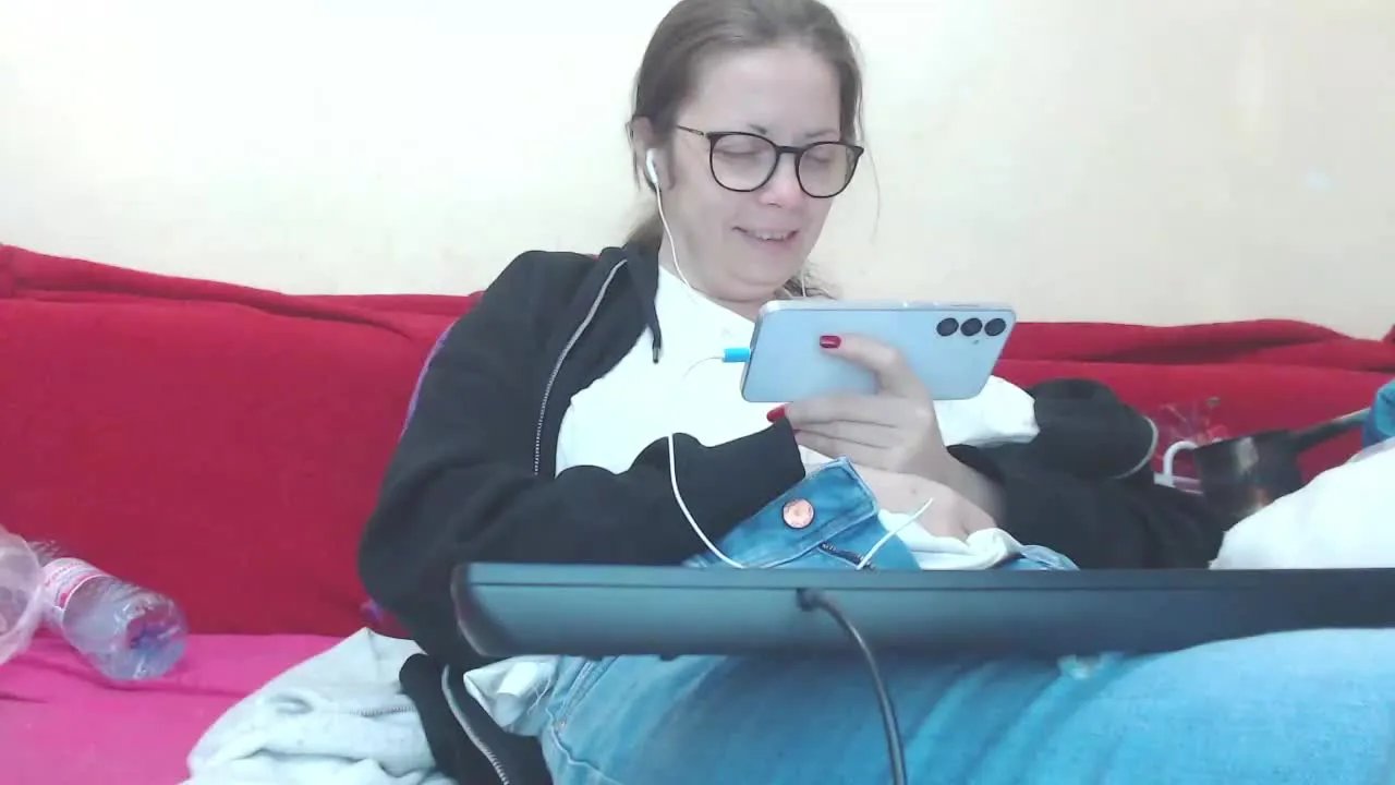 Offline RafaBBGirl on Streamray