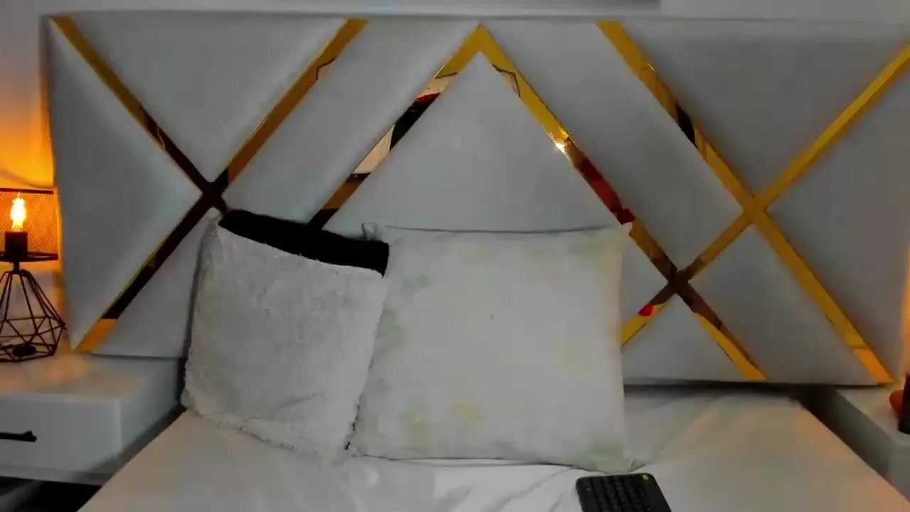 Offline ScarlettVega on Streamray