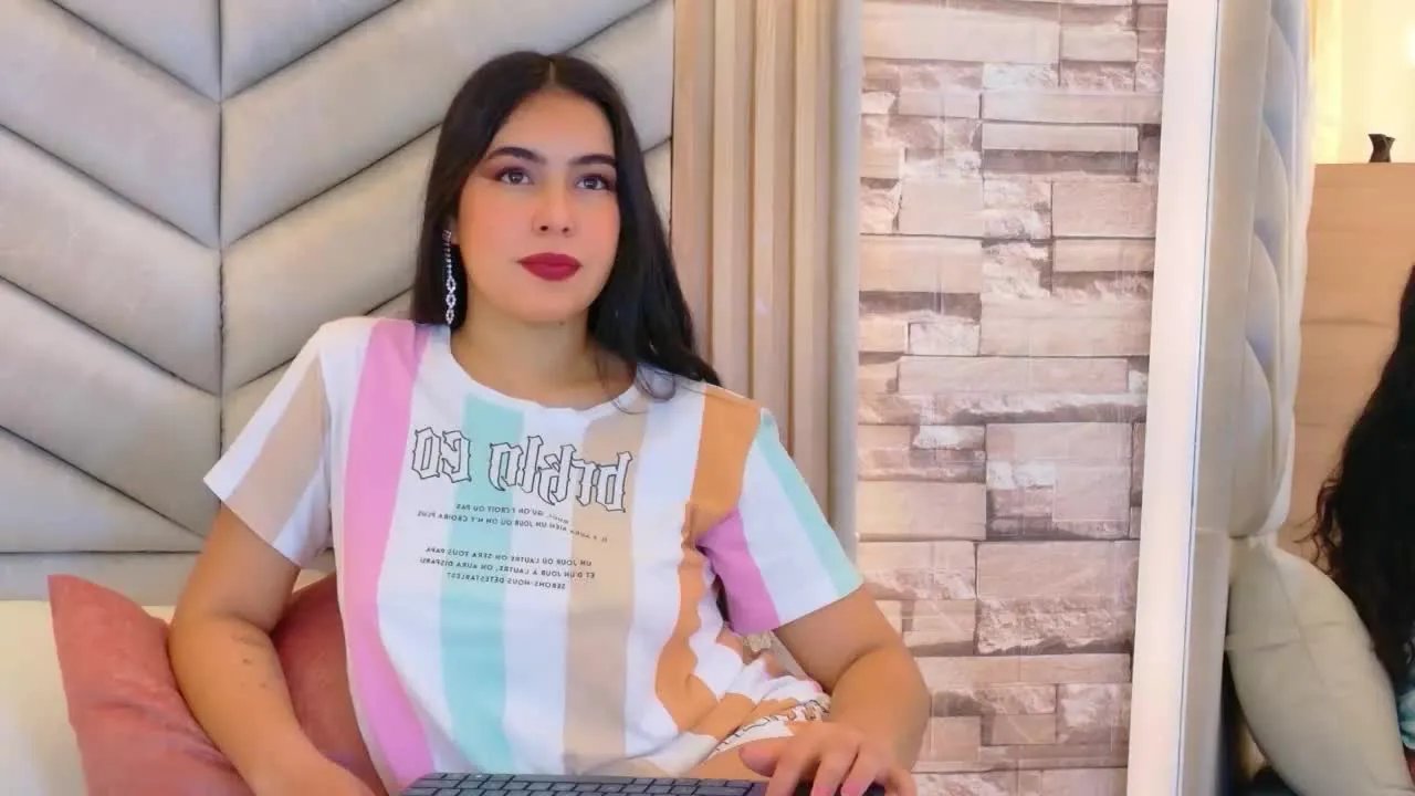 Freechat ThaliaGlow on Streamray