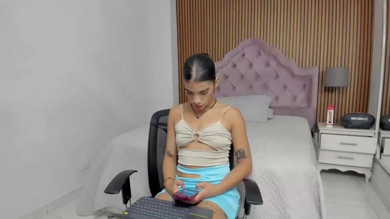 Offline VeronicaWylde on Streamray