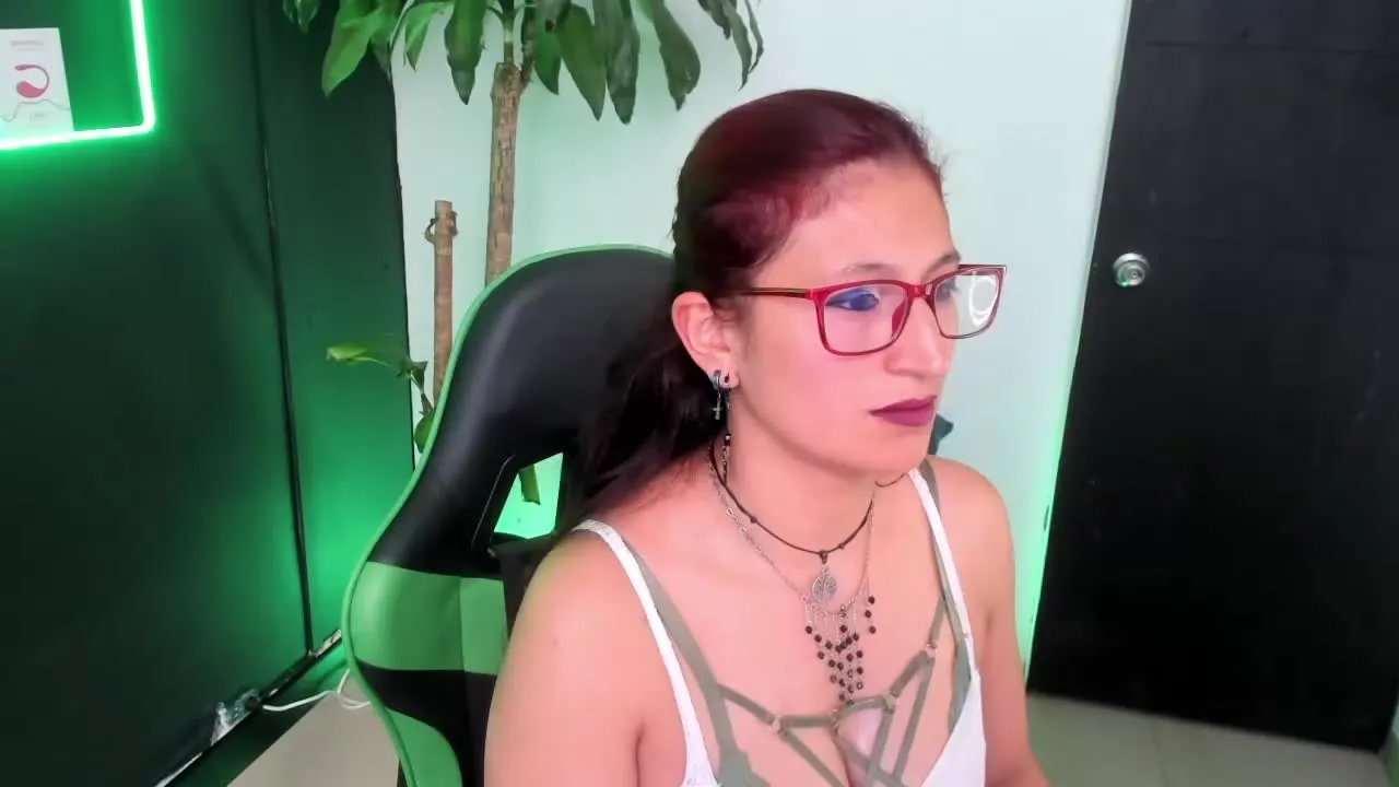 Offline VictoriaSpenser on Streamray