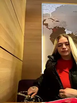 Freechat -Sexy_Barbie- on StripChat