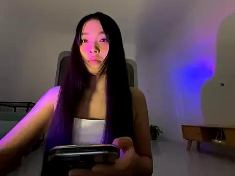 77momomo on StripChat 