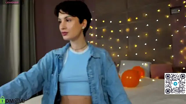 Freechat Adeline_Perle on StripChat