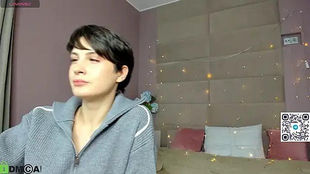 Freechat Adeline_Perle on StripChat