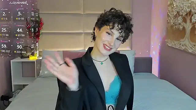 Freechat Adeline_Perle on StripChat