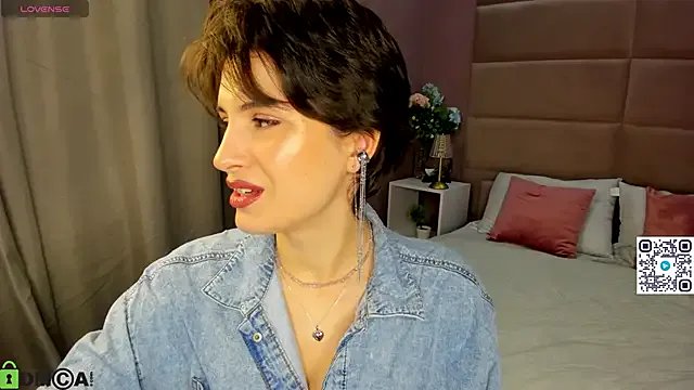 Freechat Adeline_Perle on StripChat