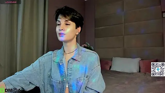 Freechat Adeline_Perle on StripChat