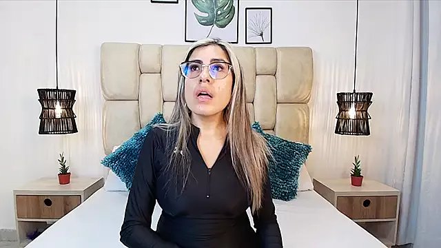 Freechat AdharaSmithh on StripChat