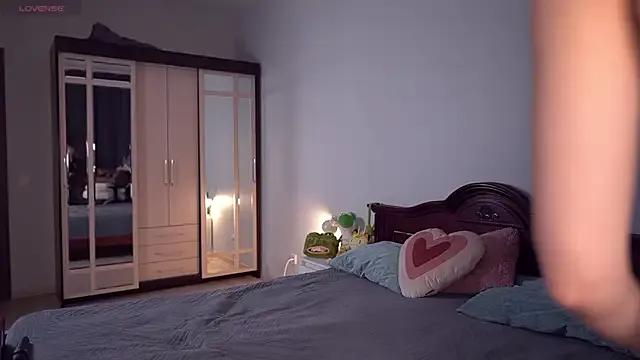 AliceHorngry — two fingers inside