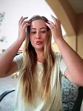 AlisaWhite on StripChat