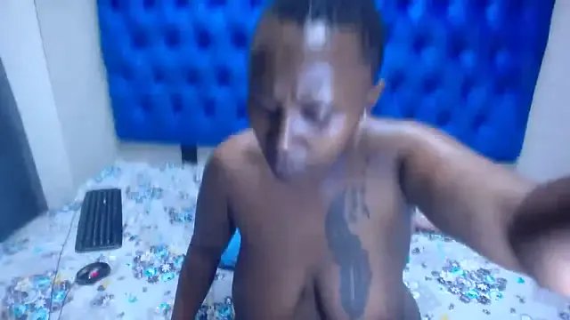 Freechat Amberdiamondmmm on StripChat