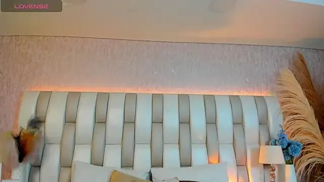 Freechat Ari_lynn_ on StripChat