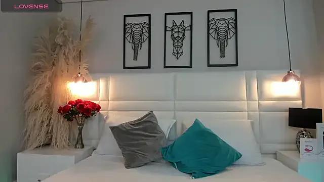 Ari_lynn_ — riding the torso show ass at the same ti